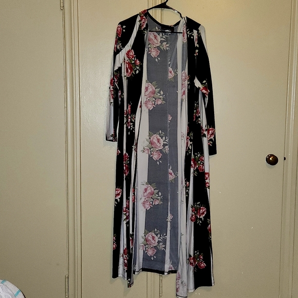 Floral Cover/ Slipover, Size 3X - Picture 1 of 3